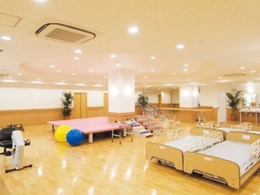 トレーニング機器付き広間