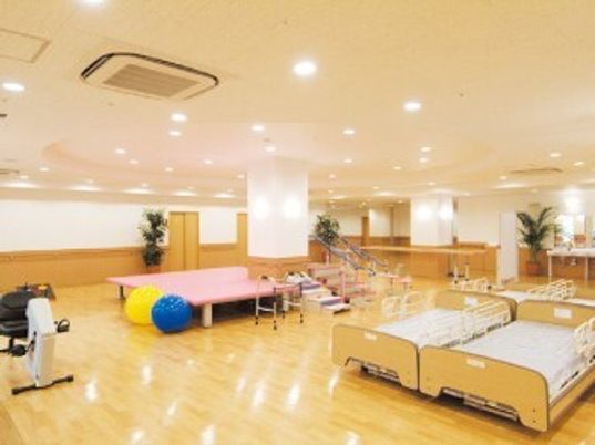 トレーニング機器付き広間