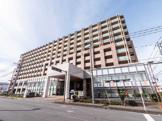 多階層の建物の外観