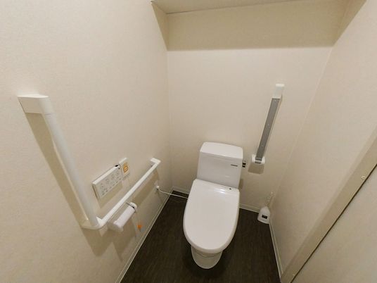 手すり付きトイレ