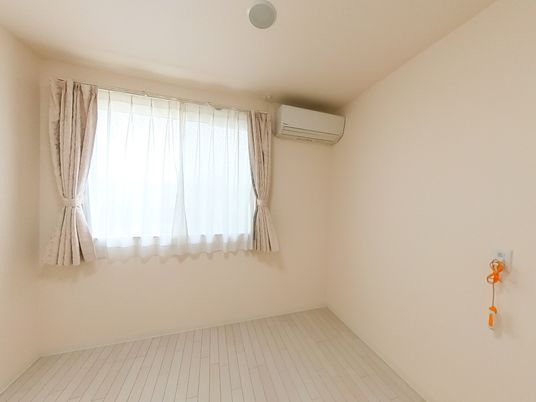 陽光が差し込む居室
