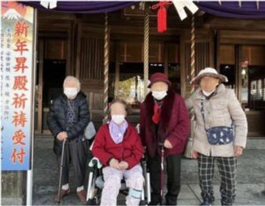 神社参拝する利用者様