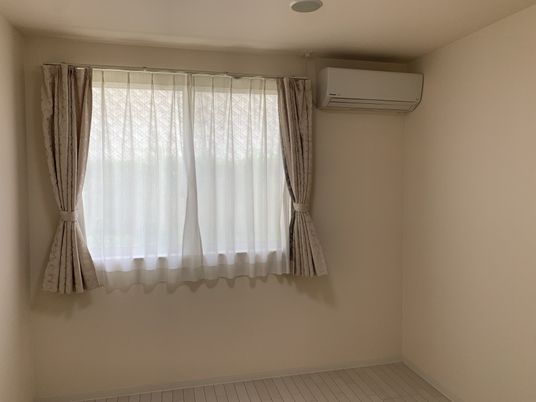 落ち着いた雰囲気の居室