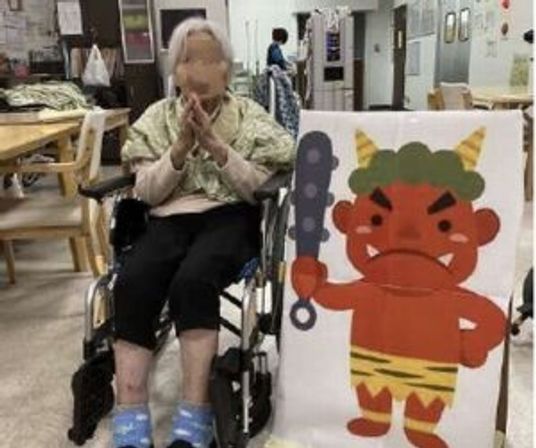 車椅子の方と妖怪パネル