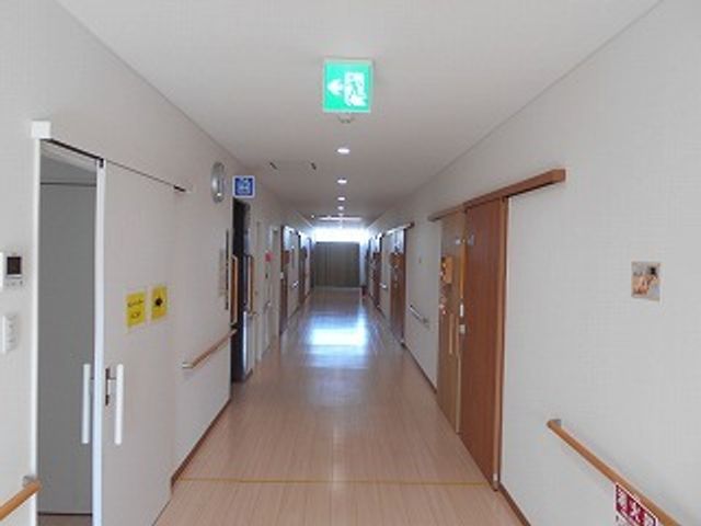 明るい清潔な廊下