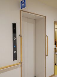 エレベーターの入口