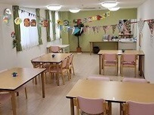 明るい食堂の一角