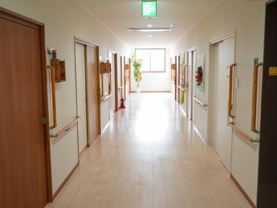 きれいな施設の廊下