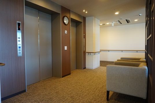 エレベーター付近の通路