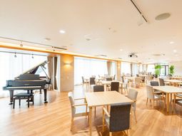 ゆったりした食堂の様子