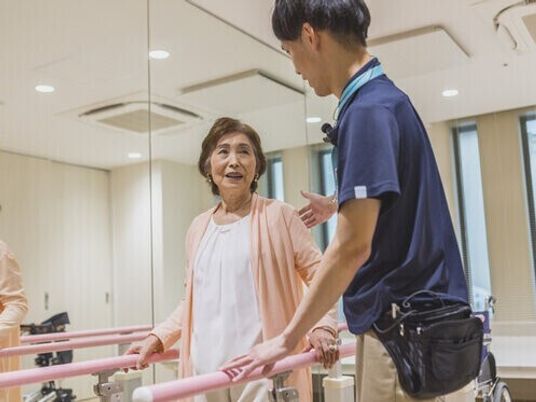 歩行訓練を行う様子