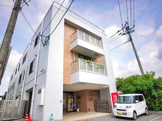 清潔感のある建物の外観