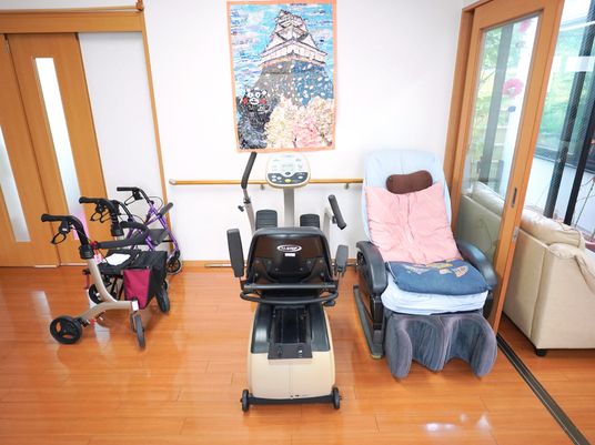 機能訓練器具とリラックスチェア