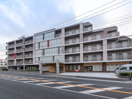 モダンな建物の外観