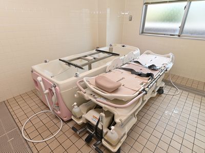 特殊浴槽とシャワーベッド