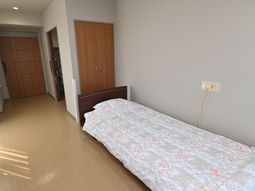 明るい単身用部屋