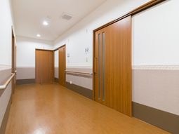 清潔感ある明るい廊下