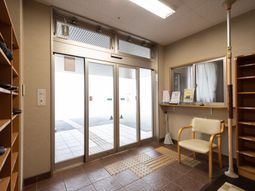 エントランスの開放的なスペース