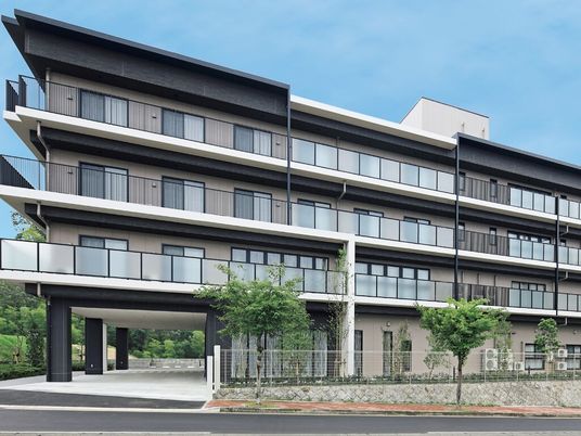 モダンな外観の建物