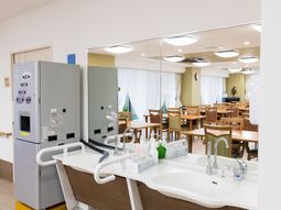 明るいダイニングの一角