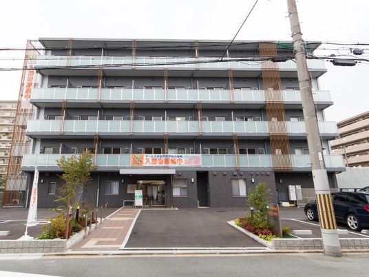 多階層の建物外観
