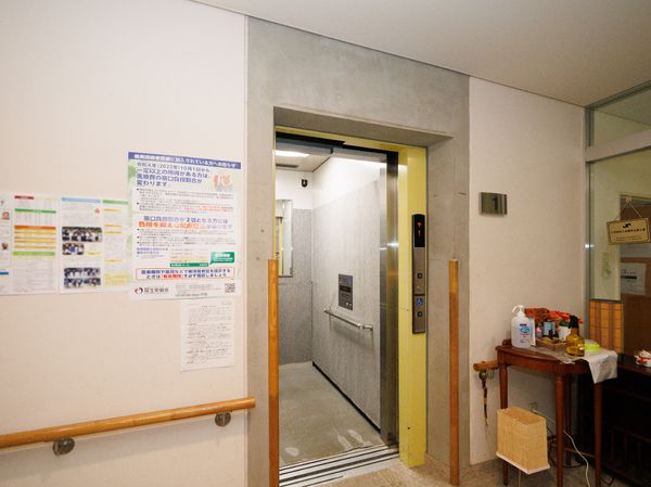 廊下とエレベーター