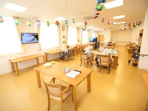 明るい居室の様子