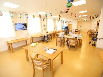 明るい居室の様子