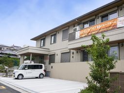 施設外観と駐車場