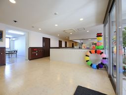 明るく広々としたロビー