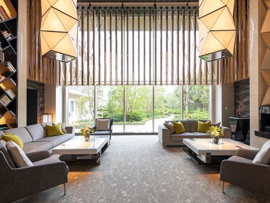 広々とした共有ラウンジ