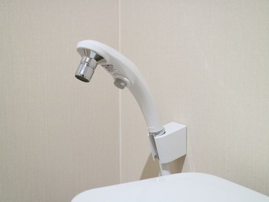 清潔な洗面台の蛇口