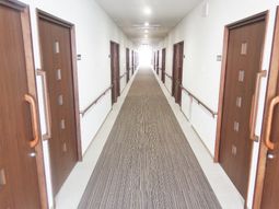 清潔で長い廊下の様子