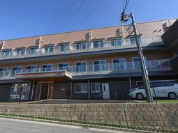 多階層の建物の外観