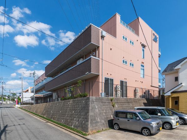 現代的な建物の外観