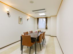 落ち着いた色のダイニングルーム