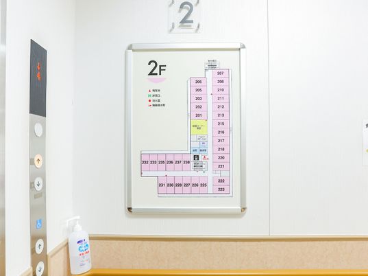 案内図のある廊下