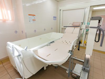 バリアフリー浴槽設備