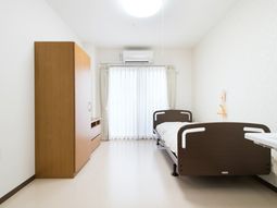 明るい居室の一角