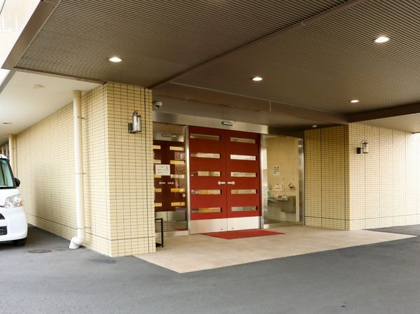 明るいエントランス前景