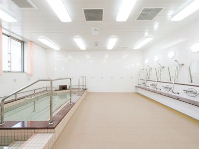 広々とした清潔な浴室