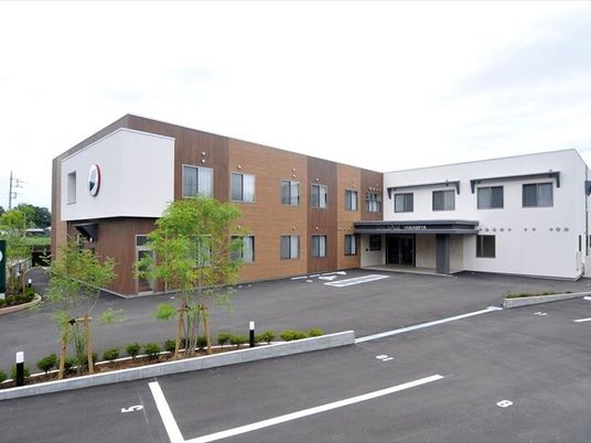 モダンな建物の外観