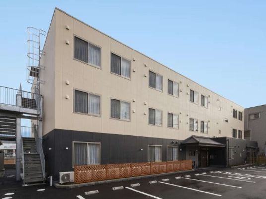 三階建ての建物外観