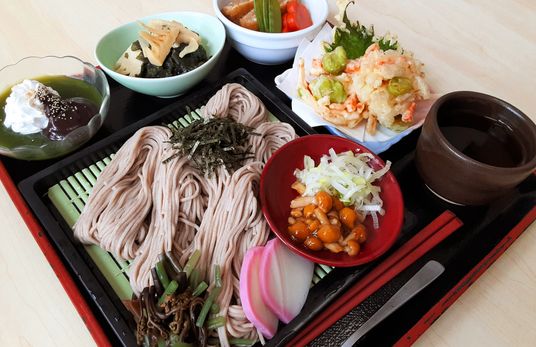 そばと和食膳の料理