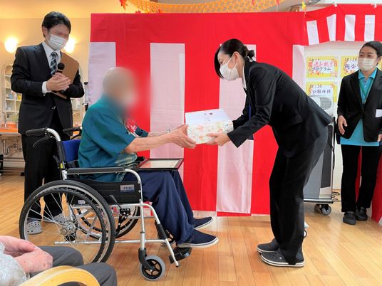 プレゼント贈呈の場