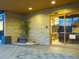 明るいエントランス風景