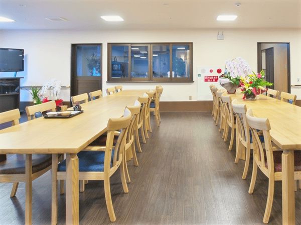 明るい食堂の様子