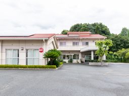 施設の落ち着いた外観
