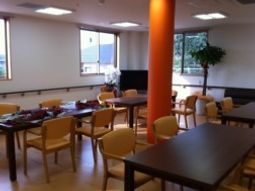 明るいダイニングスペース