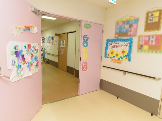 彩りある廊下の風景